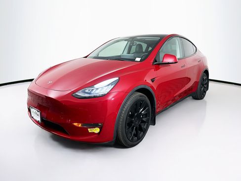 Used 2022 Tesla Model Y Long Range image 3
