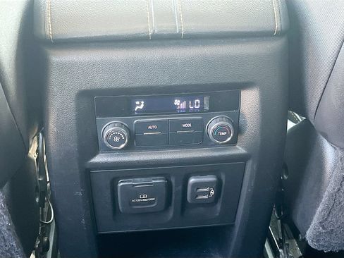 Used 2021 Chevrolet Traverse LT w/ LT Premium Package FWD image 26