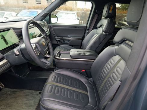 Used 2022 Rivian R1T Adventure image 20