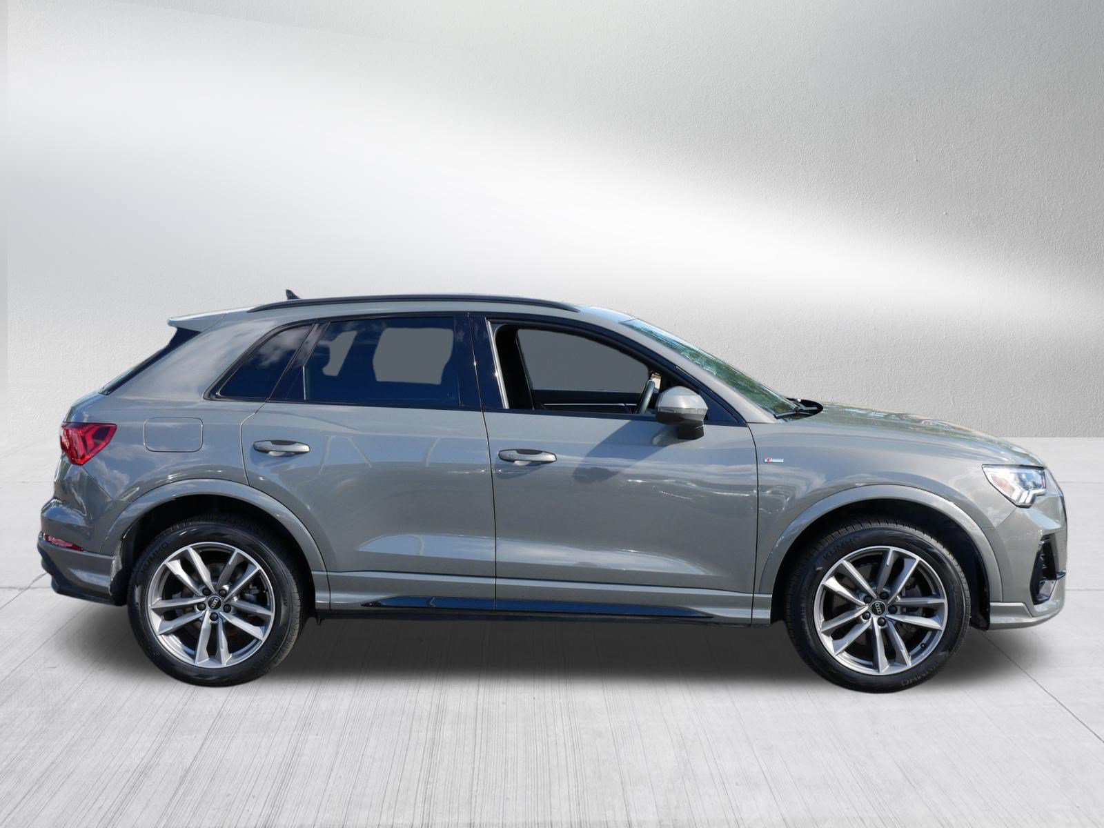 Used 2023 Audi Q3 2.0T Premium w/ Black Optic Sport Package AWD/4WD image 8