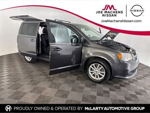 Used 2018 Dodge Grand Caravan SXT FWD image 12