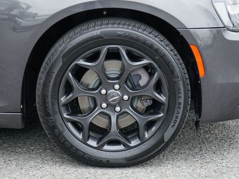 Used 2019 Chrysler 300 S image 38