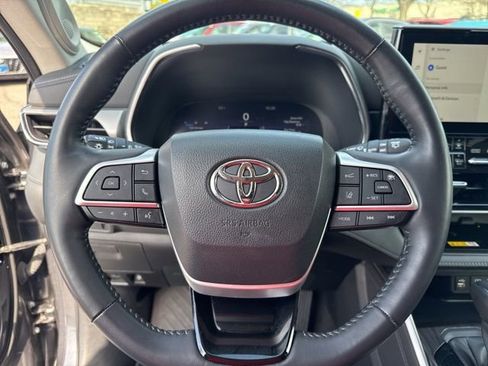 Used 2023 Toyota Highlander Platinum image 15
