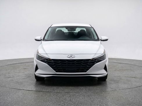 Used 2025 Hyundai Elantra SEL FWD image 2