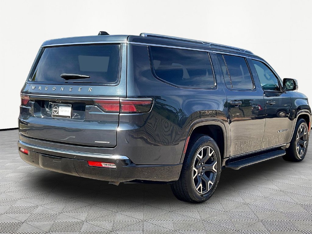 Used 2024 Jeep Wagoneer L Series III w/ Flexible Seating Group AWD/4WD image 6