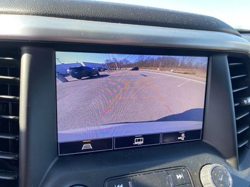 Used 2023 GMC Acadia SLT w/ Trailering Package FWD image 23
