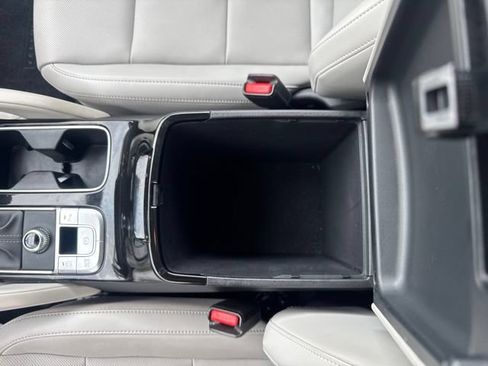 Used 2024 Kia Telluride S FWD image 35