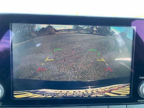 Used 2024 Nissan Altima 2.5 SV FWD image 13