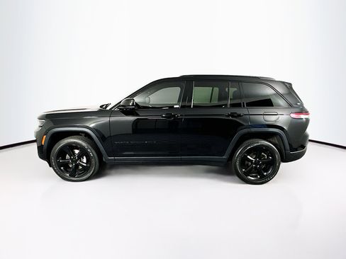 Used 2023 Jeep Grand Cherokee Altitude AWD/4WD image 4