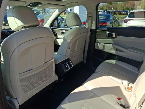 Used 2022 Kia Sorento S w/ Panoramic Sunroof Package image 20