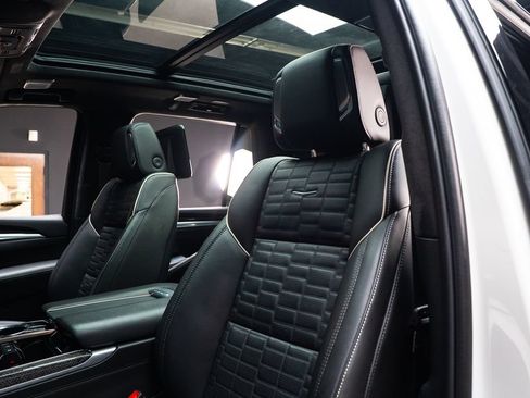 Used 2025 Cadillac Escalade V AWD/4WD image 20