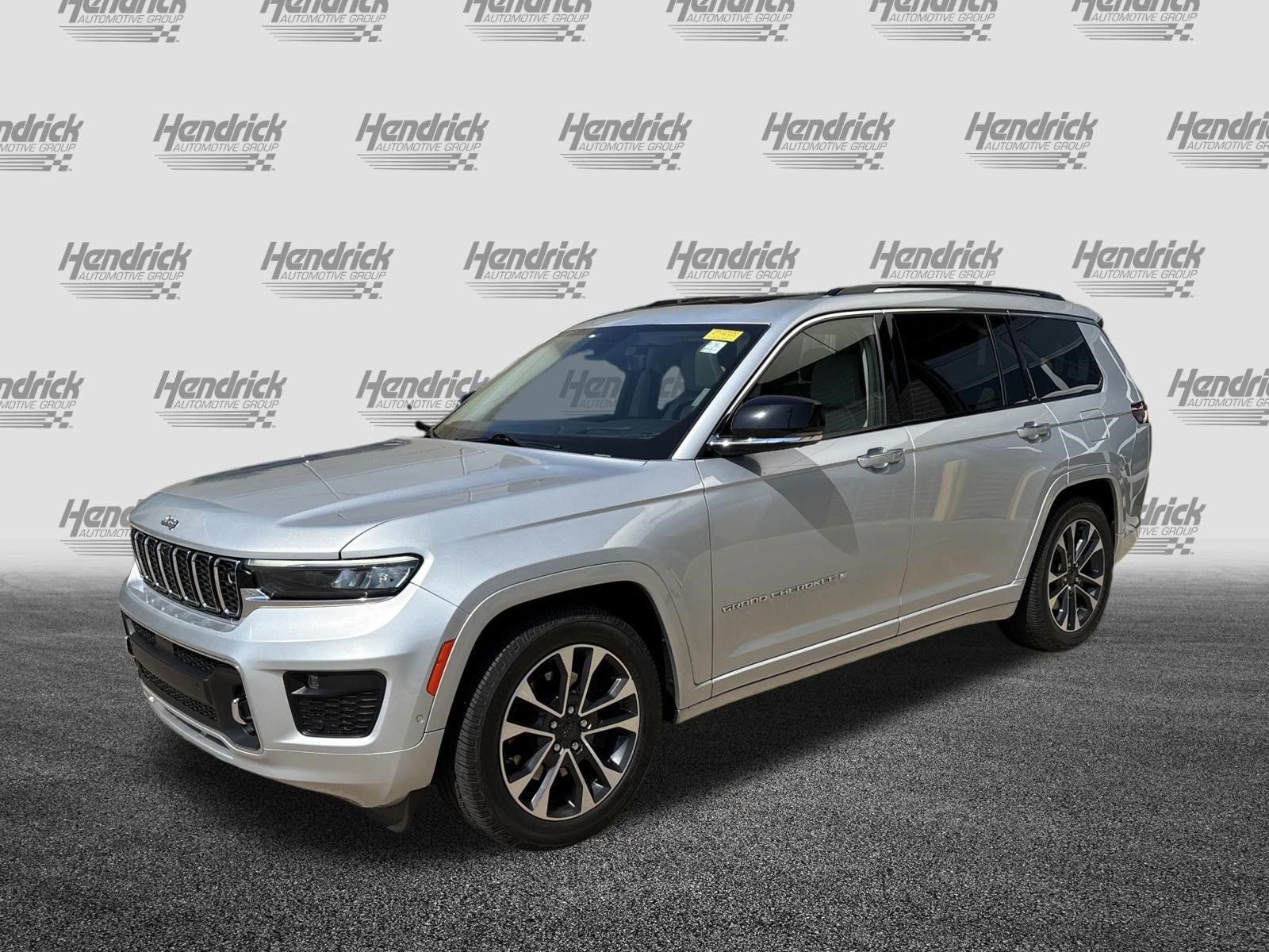 Used 2021 Jeep Grand Cherokee L Overland w/ Advanced Protech Group III AWD/4WD image 5