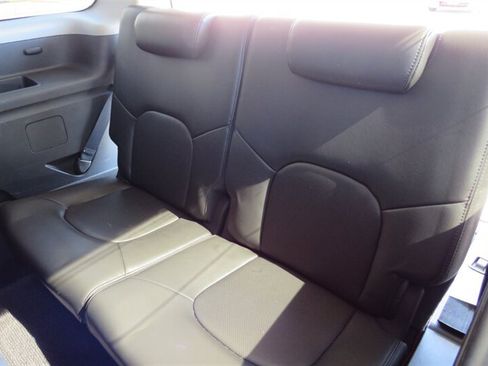 Used 2008 Nissan Pathfinder LE RWD image 15