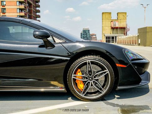 Used 2019 McLaren 570S Spider image 11