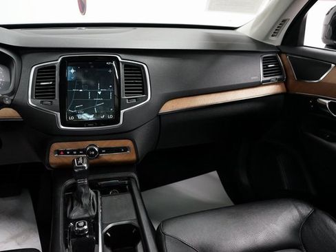 Used 2022 Volvo XC90 T6 Momentum image 13