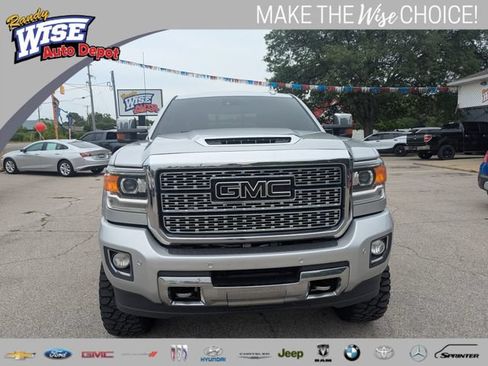 Used 2018 GMC Sierra 2500 Denali w/ Duramax Plus Package AWD/4WD image 8