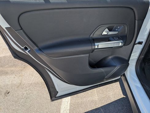 Used 2023 Mercedes-Benz GLB 250 image 28