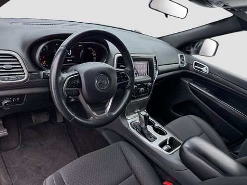 Used 2019 Jeep Grand Cherokee Laredo RWD image 7