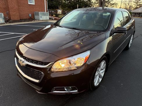 Used 2015 Chevrolet Malibu LT image 2