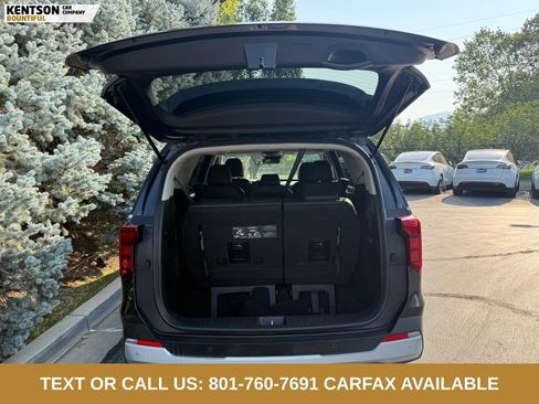 Used 2025 Kia Carnival FWD image 34