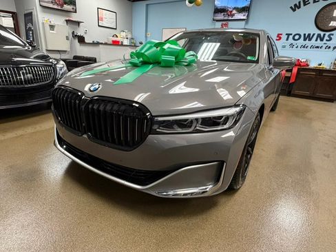 Used 2021 BMW 750i xDrive w/ Executive Package image 11