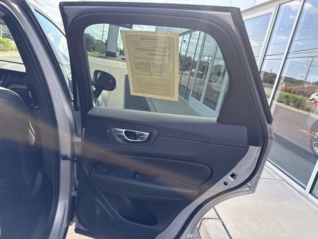 Used 2023 Volvo XC60 B5 Plus w/ Climate Package AWD/4WD image 12