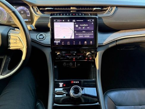 Used 2021 Jeep Grand Cherokee L Limited image 9