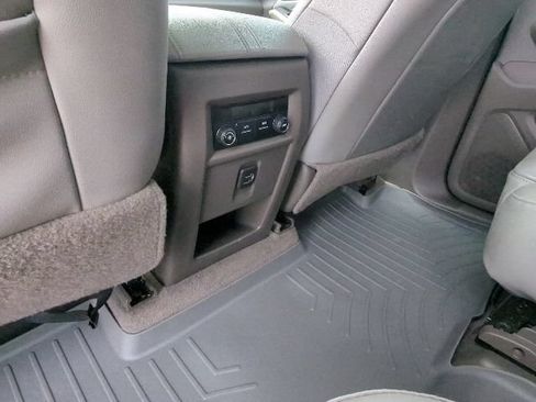 Used 2019 Chevrolet Traverse LT w/ LPO, Floor Liner Package FWD image 27