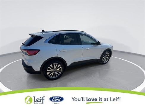 Used 2020 Ford Escape Titanium image 11