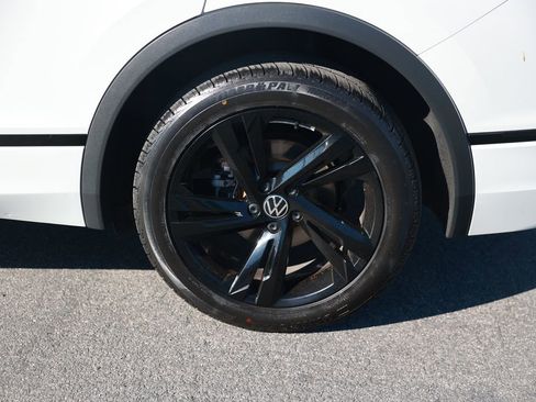 Used 2023 Volkswagen Tiguan SE R-Line image 10