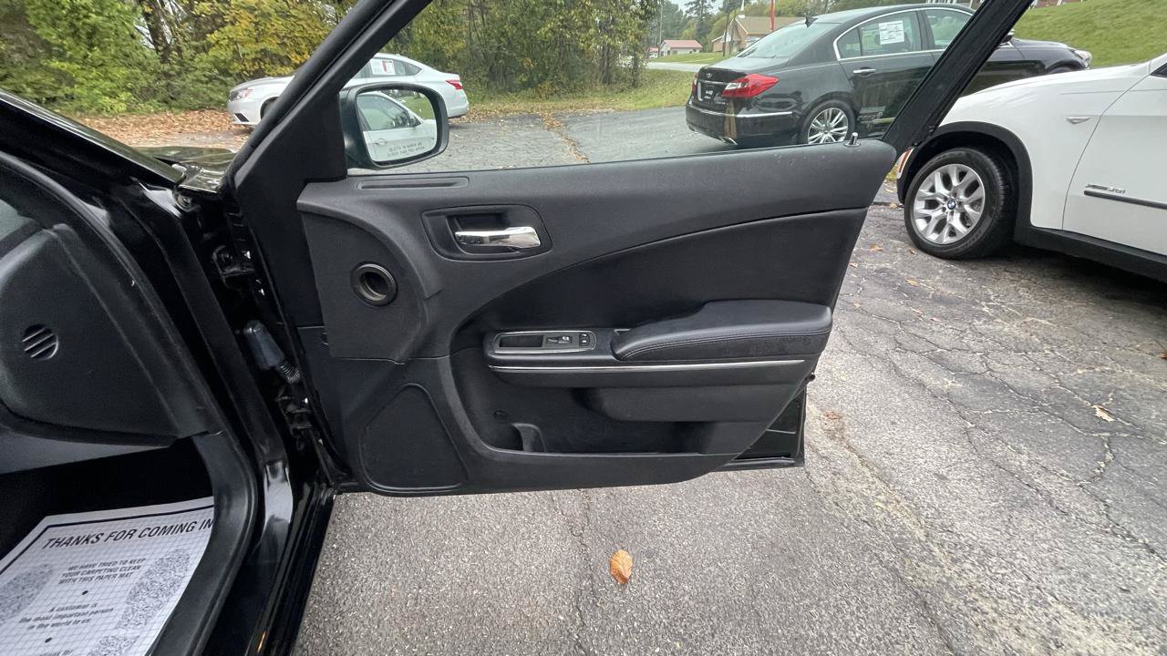 Used 2012 Dodge Charger SE RWD image 28
