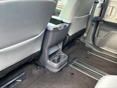 Used 2024 Toyota Sienna XLE image 28