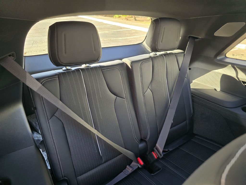 New 2027 Cadillac Vistiq Luxury AWD/4WD image 13