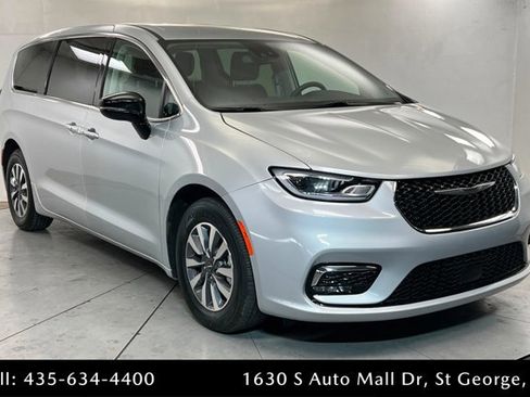 Used 2024 Chrysler Pacifica Limited FWD image 7