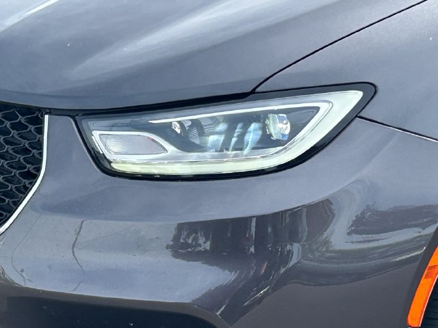 Used 2023 Chrysler Pacifica Touring-L FWD image 11