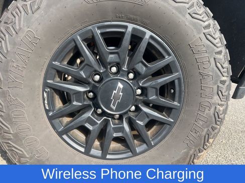 Used 2024 Chevrolet Silverado 2500 ZR2 w/ Technology Package image 12