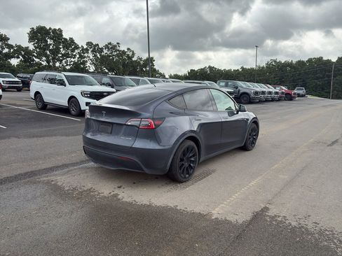 Used 2021 Tesla Model Y Long Range AWD/4WD image 3