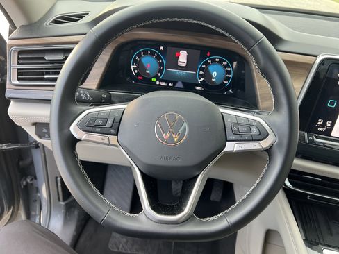 Certified 2025 Volkswagen Atlas SE w/ Panoramic Sunroof Package image 17