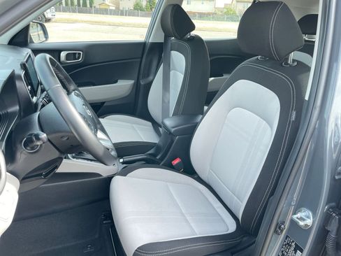 Used 2025 Hyundai Venue SEL image 37