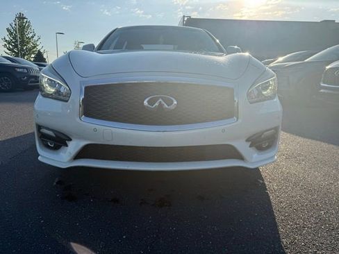 Used 2019 INFINITI Q70 Luxe w/ Sport Package AWD/4WD image 3