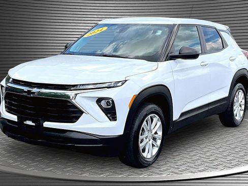 Used 2024 Chevrolet TrailBlazer LS w/ LS Convenience Package AWD/4WD image 3