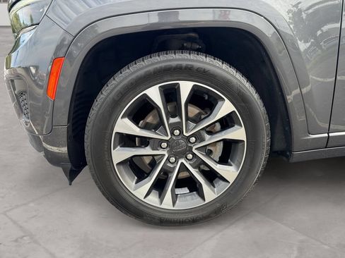 Used 2021 Jeep Grand Cherokee L Overland w/ Luxury Tech Group IV AWD/4WD image 14