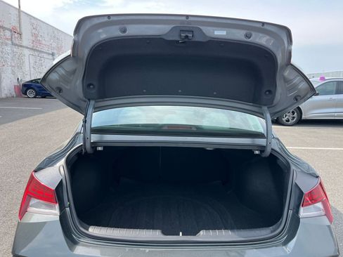 Used 2025 Hyundai Elantra Limited FWD image 33
