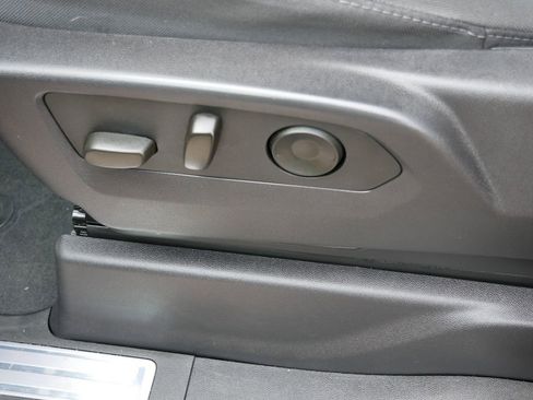 Used 2024 GMC Sierra 1500 SLE image 17