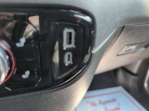 Used 2024 GMC Sierra 1500 SLT image 32