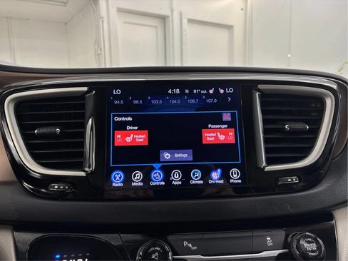 Used 2017 Chrysler Pacifica Touring-L w/ Tire & Wheel Group FWD image 41