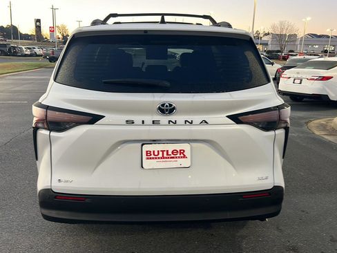 New 2026 Toyota Sienna XLE image 5