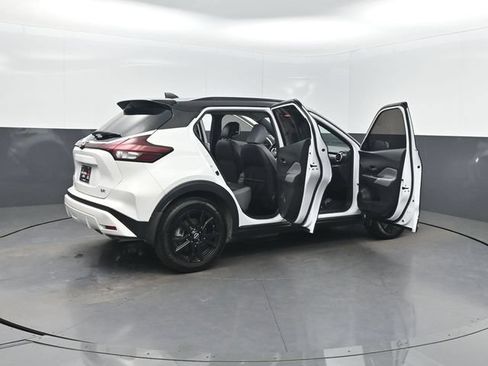 Used 2023 Nissan Kicks SR w/ SR Premium Package FWD image 41