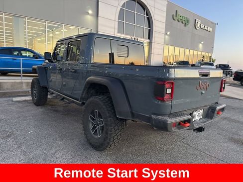 Used 2025 Jeep Gladiator Mojave w/ Convenience Group AWD/4WD image 9