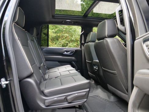 Used 2024 GMC Yukon XL SLT w/ SLT Luxury Package image 47